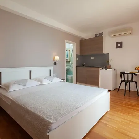 Ferienwohnung Waterfront Roko Podgora Exterior foto