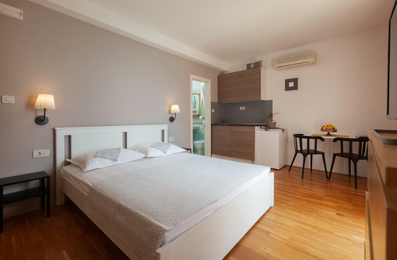 Apartment Waterfront Roko *